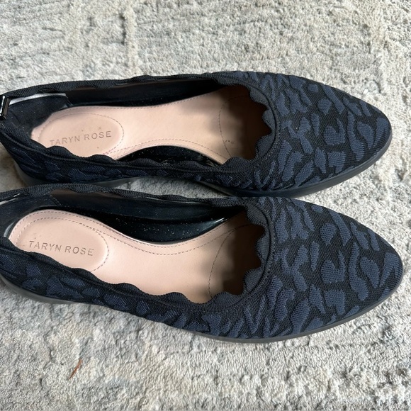 Taryn Rose Dasha‎ Navy Blue Animal-print Slip-on Loafers Women's Size
10 EUC - Picture 5 of 9